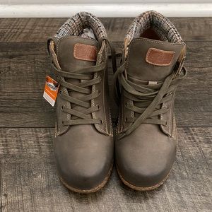 NWT Biza Hailey Boot Genuine Leather